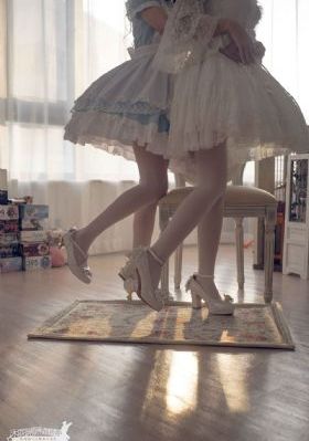 他掀开裙子舌头伸进去动漫软件_高清免费观看电视剧